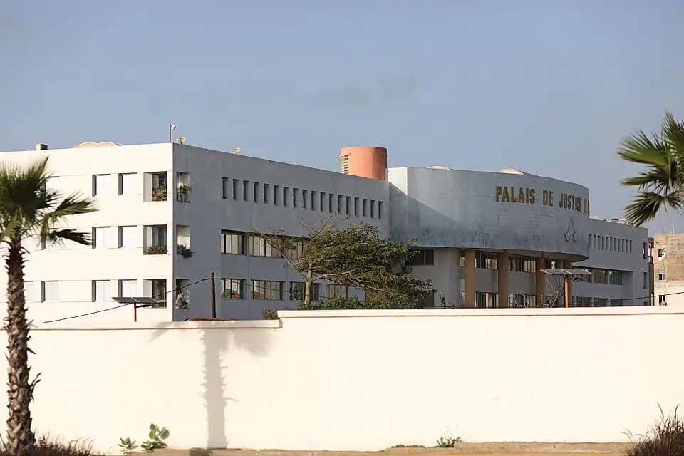 Palais de justice de Dakar, où les greffes des tribunaux tiennent le registre du commerce