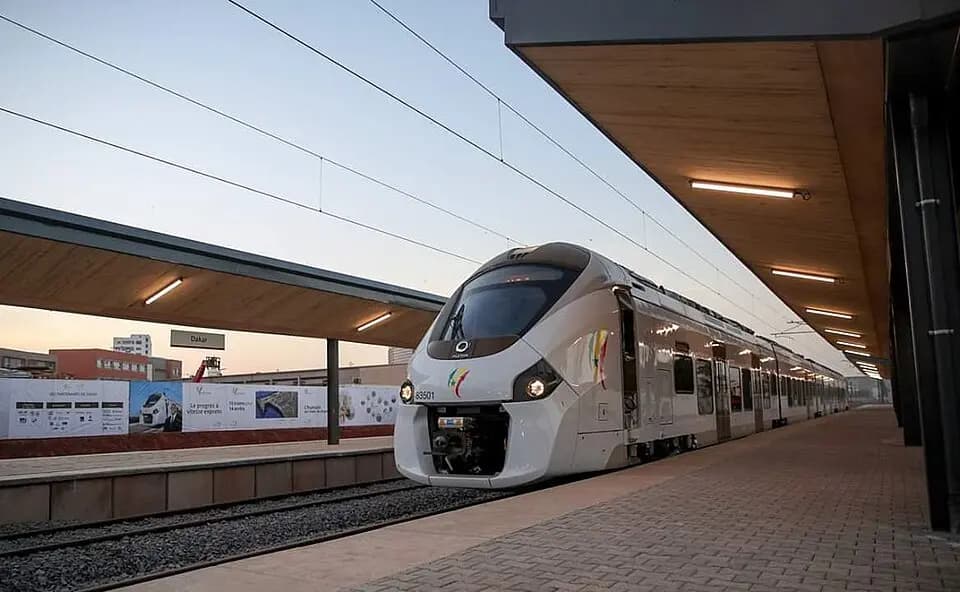 Le Train Express Régional (TER) à la gare de Dakar