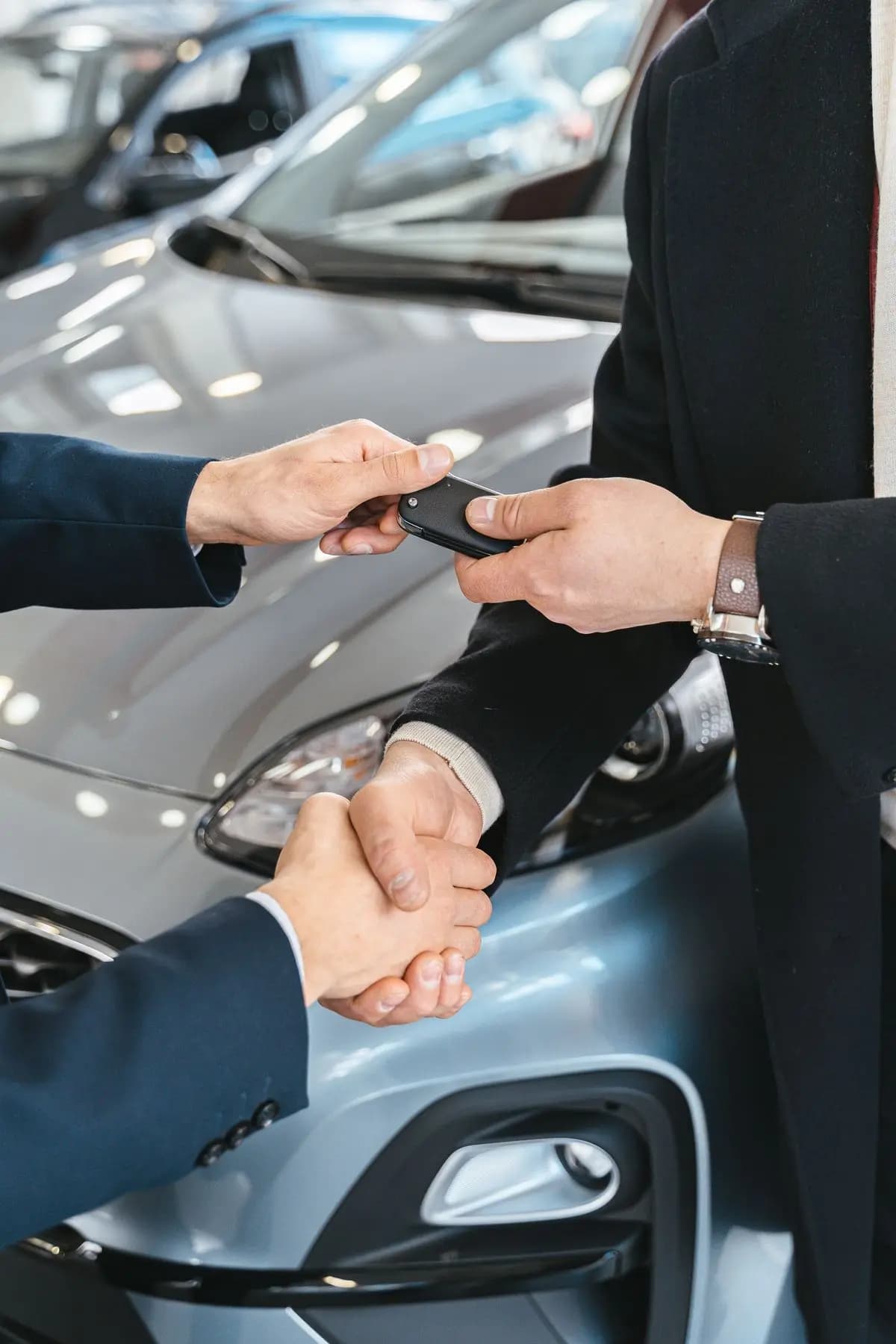 Remise des clés lors de la vente d'une voiture d'occasion