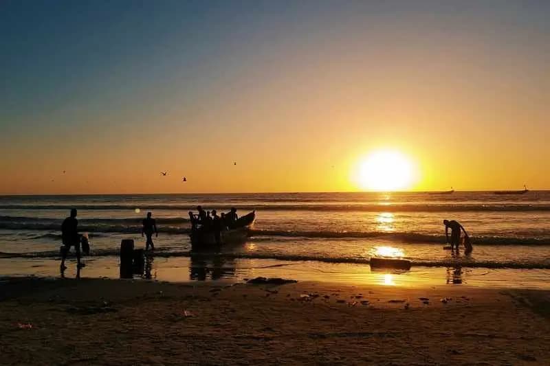 Coucher de soleil sur la plage de Cap Skirring, en Casamance