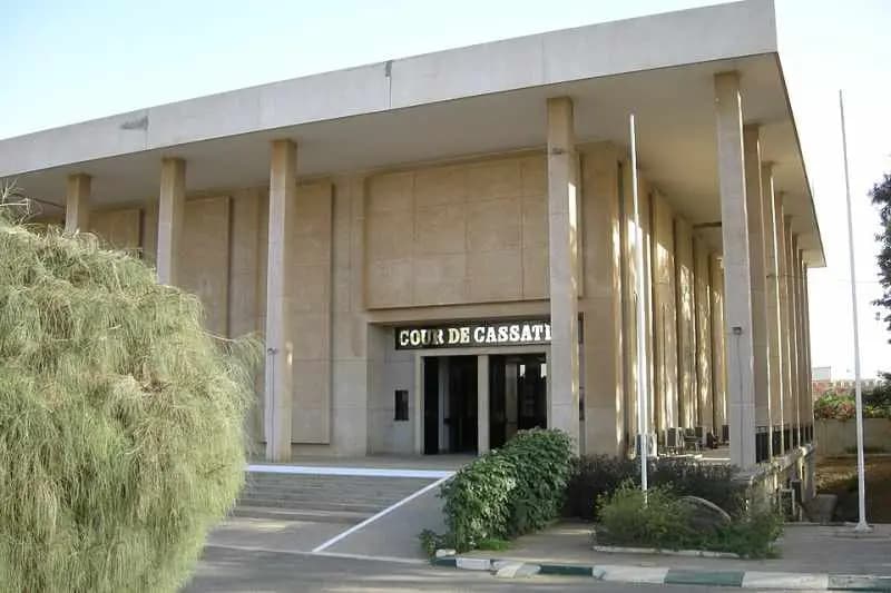 Façade à colonnes de la Cour de cassation du Sénégal, à Dakar