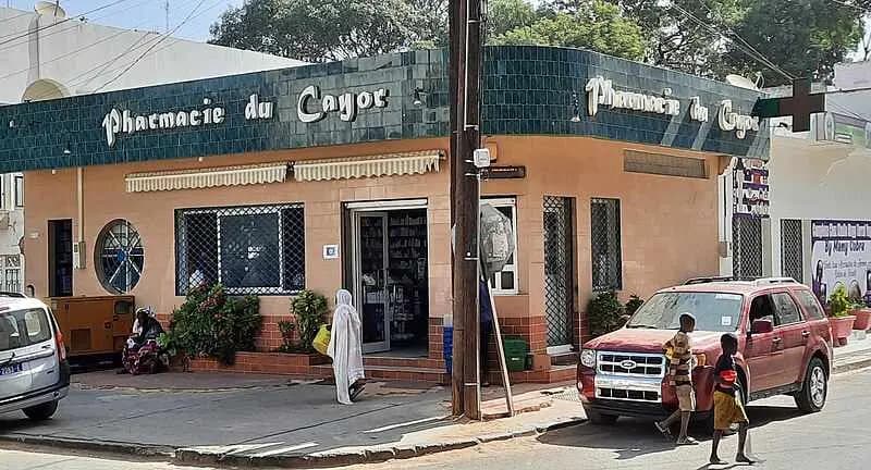 Façade de la Pharmacie du Cayor, officine au Sénégal